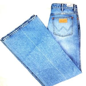Women's Wrangler Blue Jeans Wanderer 626 High-Rise Flare Distressed
